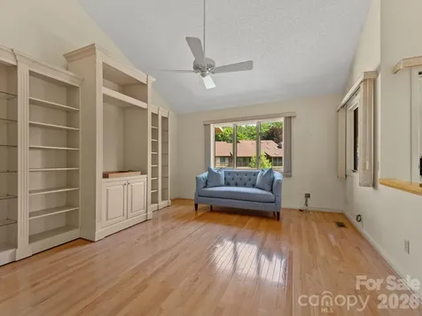 1001 Red Oak Drive Hendersonville NC 28791