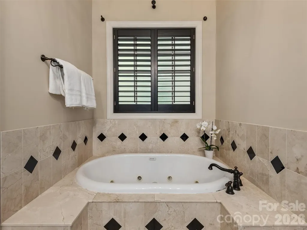 433 Coopers Hawk Drive Asheville NC 28803