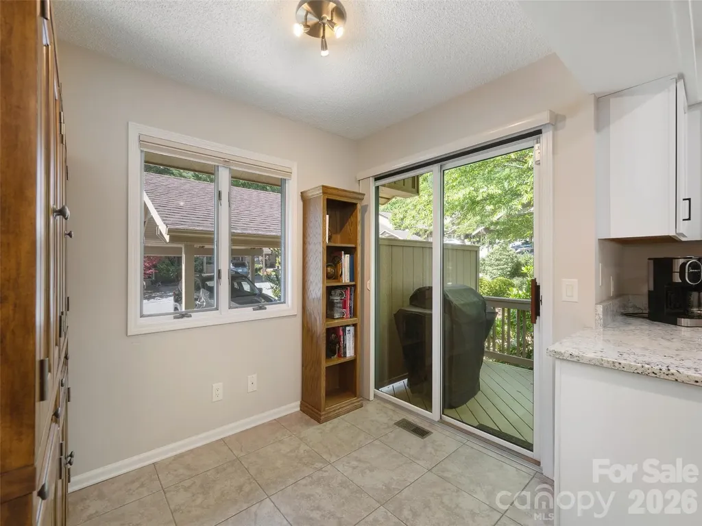 905 Red Oak Drive Hendersonville NC 28791