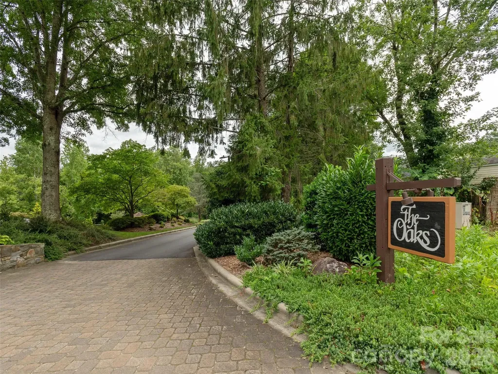 905 Red Oak Drive Hendersonville NC 28791