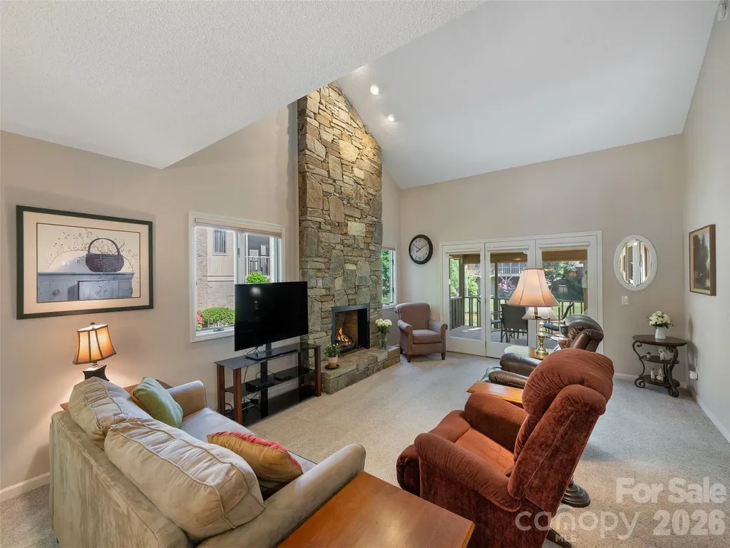 905 Red Oak Drive Hendersonville NC 28791