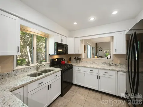 905 Red Oak Drive Hendersonville NC 28791