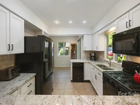 905 Red Oak Drive Hendersonville NC 28791