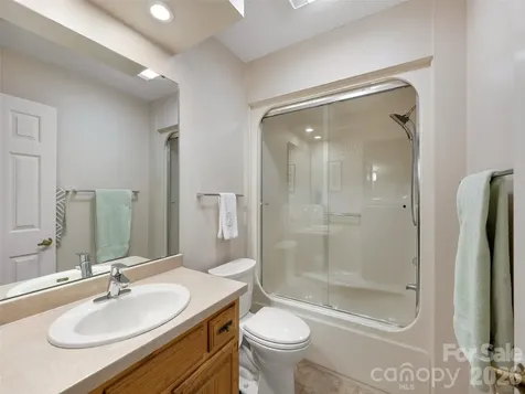 905 Red Oak Drive Hendersonville NC 28791