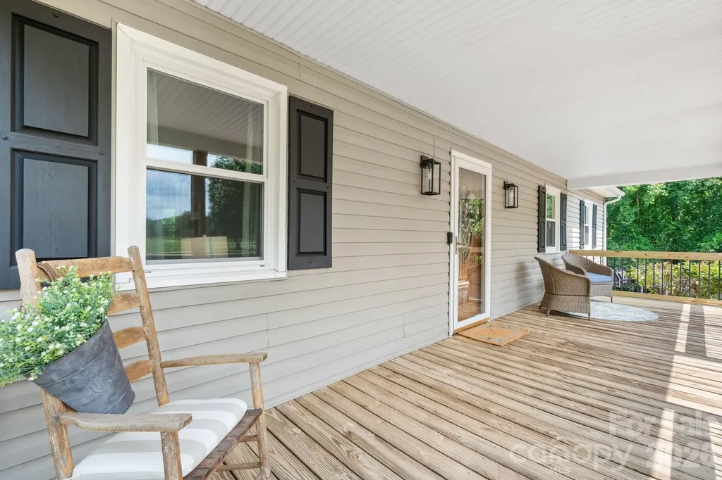 2990 Clarks Chapel Road Lenoir NC 28645