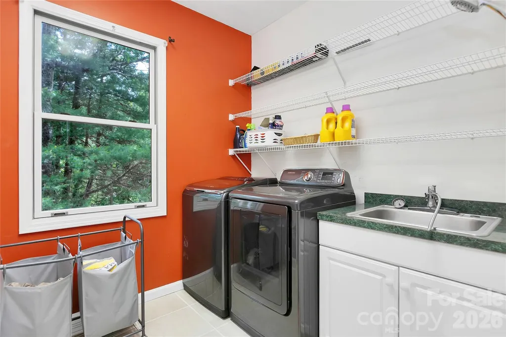 154 Chestnut Lane Cedar Mountain NC 28718