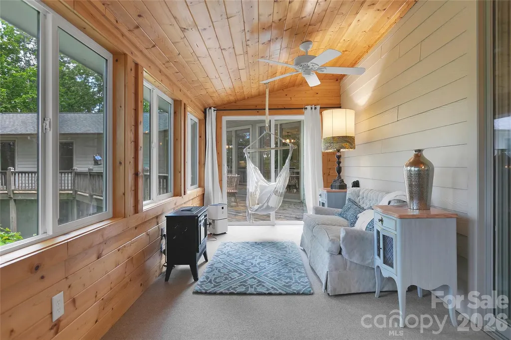 154 Chestnut Lane Cedar Mountain NC 28718