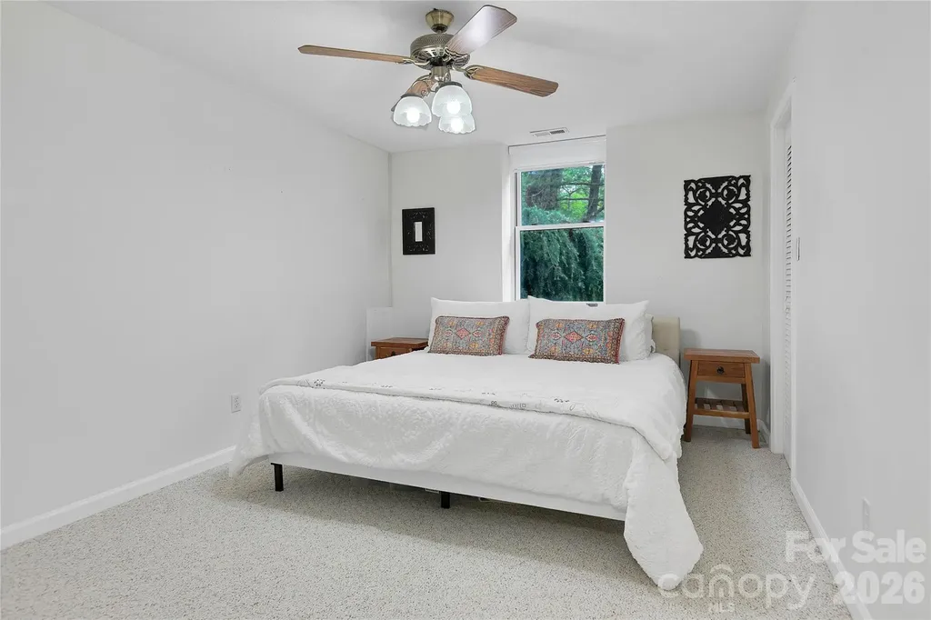 154 Chestnut Lane Cedar Mountain NC 28718