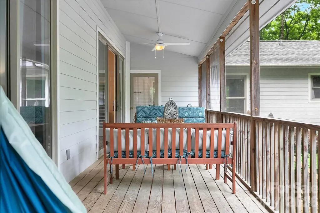 154 Chestnut Lane Cedar Mountain NC 28718
