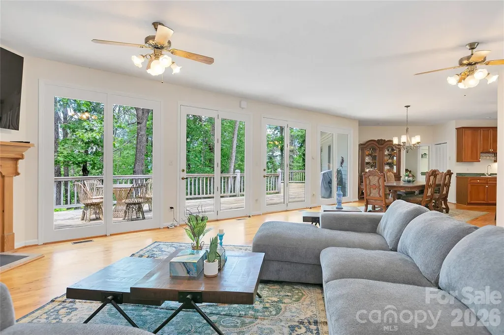 154 Chestnut Lane Cedar Mountain NC 28718