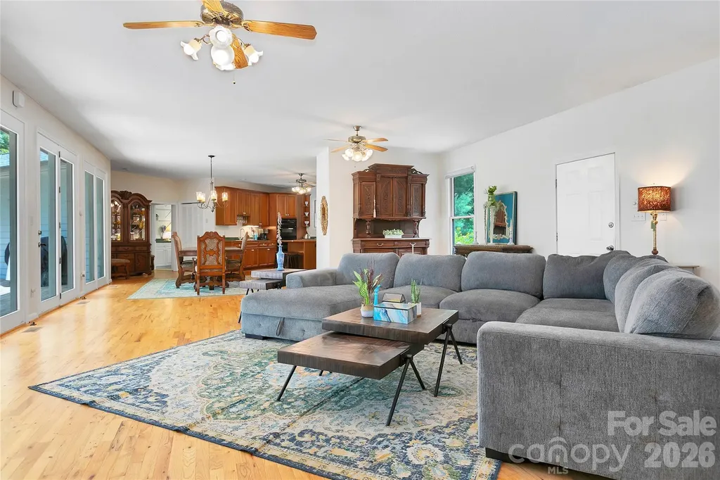 154 Chestnut Lane Cedar Mountain NC 28718