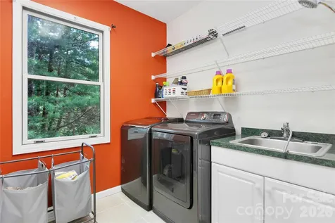 154 Chestnut Lane Cedar Mountain NC 28718