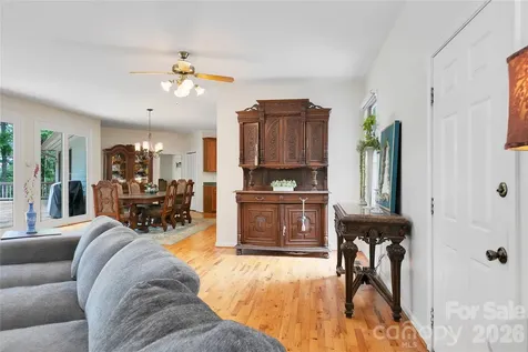 154 Chestnut Lane Cedar Mountain NC 28718