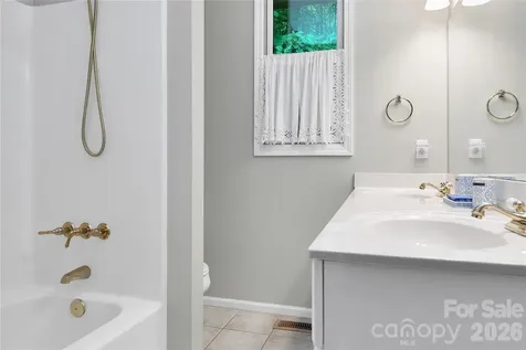 154 Chestnut Lane Cedar Mountain NC 28718