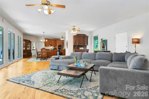 154 Chestnut Lane Cedar Mountain NC 28718