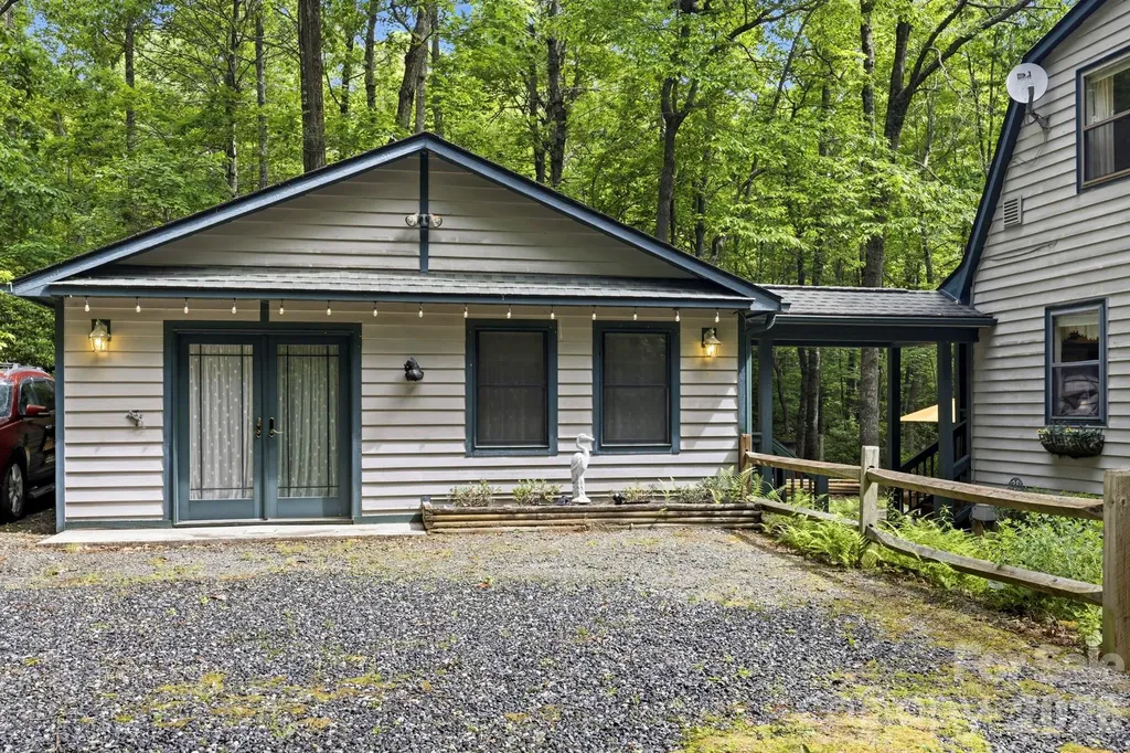 37 Pine Bluff Road Hendersonville NC 28792