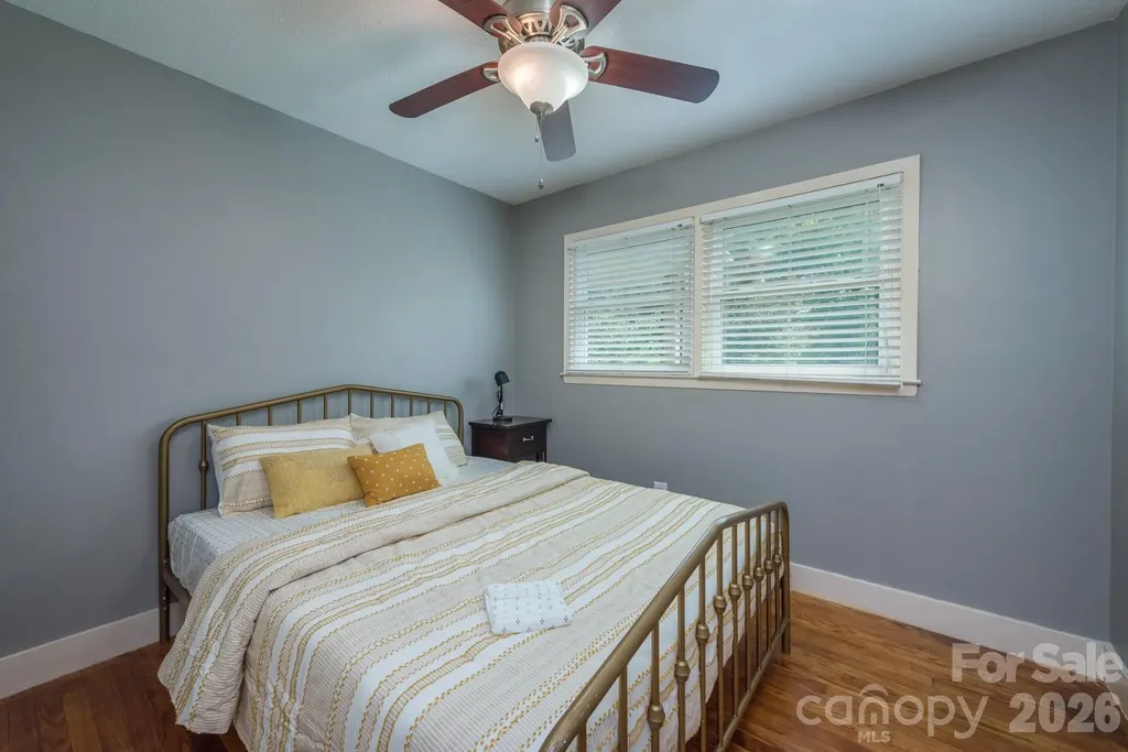 16 Oakley Dogwood Drive Asheville NC 28803
