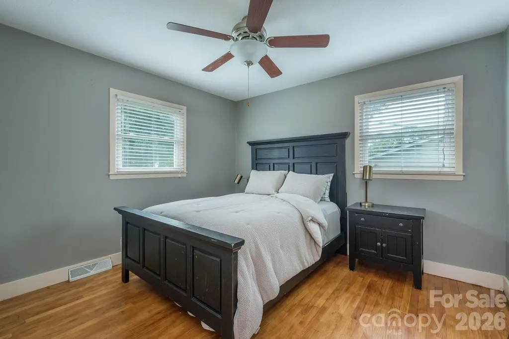 16 Oakley Dogwood Drive Asheville NC 28803