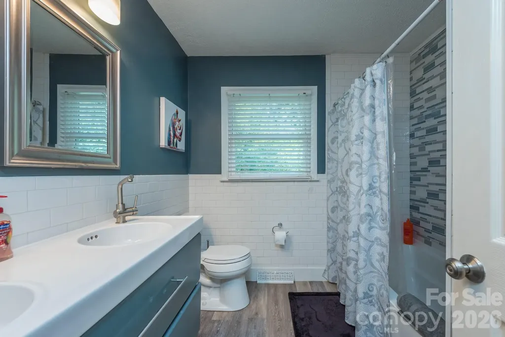 16 Oakley Dogwood Drive Asheville NC 28803