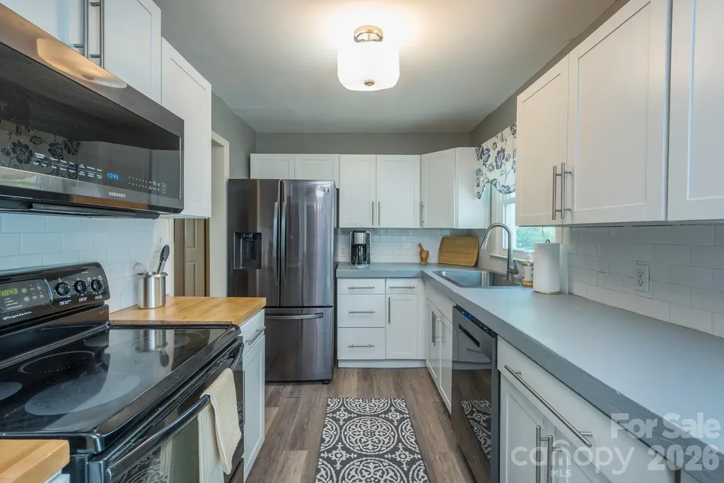 16 Oakley Dogwood Drive Asheville NC 28803
