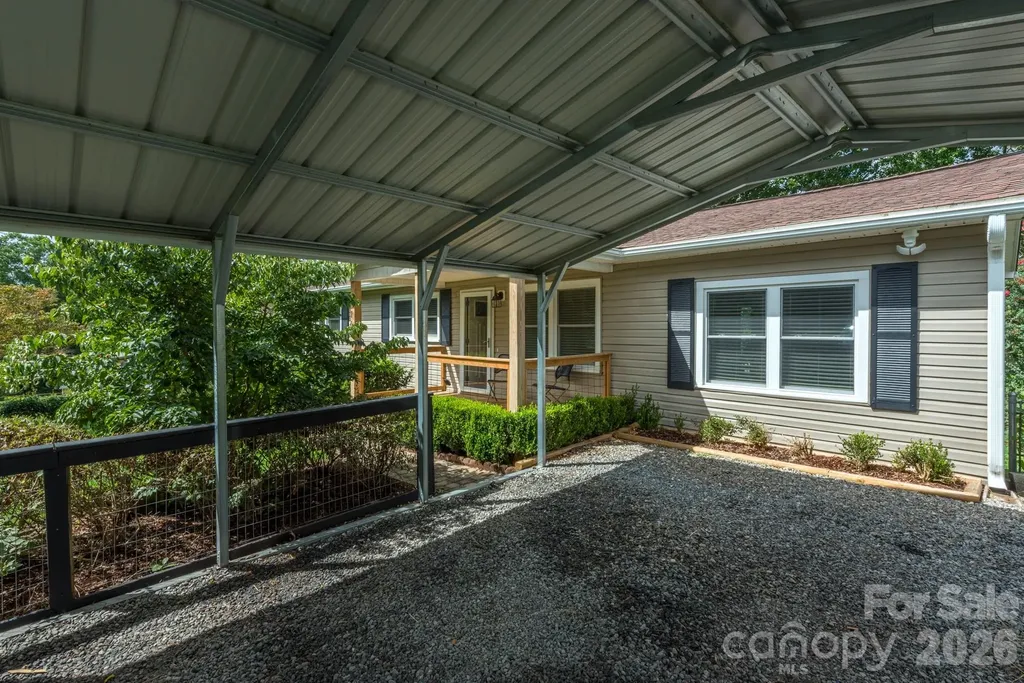 16 Oakley Dogwood Drive Asheville NC 28803