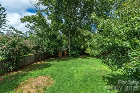 16 Oakley Dogwood Drive Asheville NC 28803