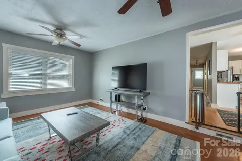 16 Oakley Dogwood Drive Asheville NC 28803