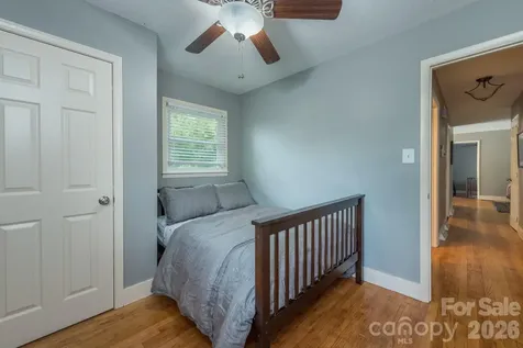 16 Oakley Dogwood Drive Asheville NC 28803