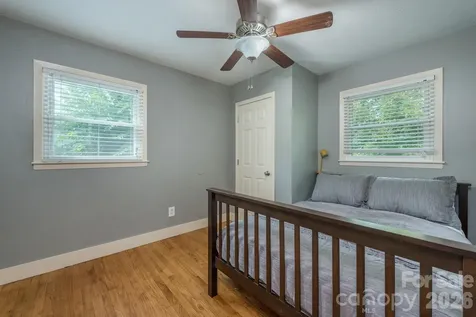 16 Oakley Dogwood Drive Asheville NC 28803