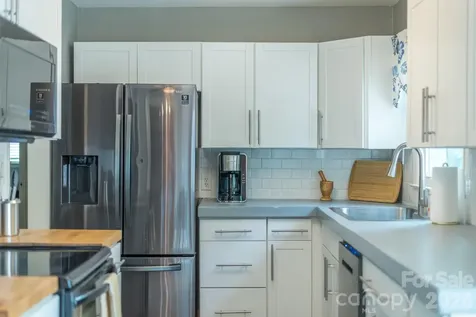 16 Oakley Dogwood Drive Asheville NC 28803