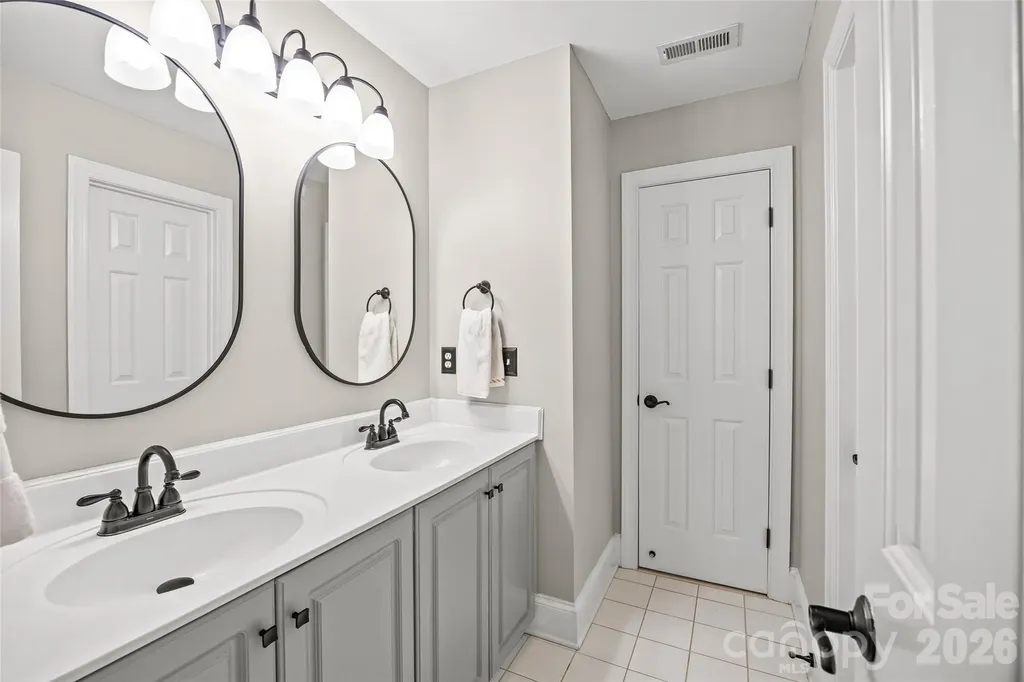 4709 Coburn Court Charlotte NC 28277