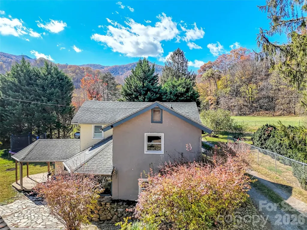 126 Arrowwood Way Canton NC 28716