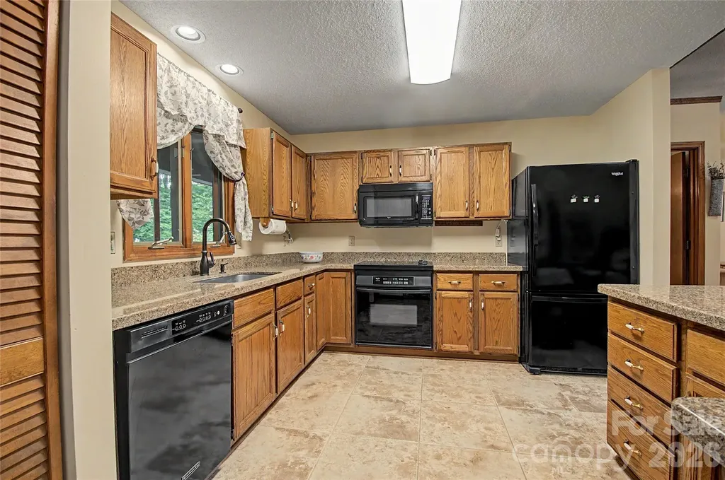 383 Ravenwood Lane Horse Shoe NC 28742