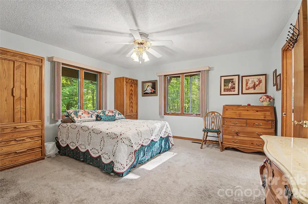 383 Ravenwood Lane Horse Shoe NC 28742