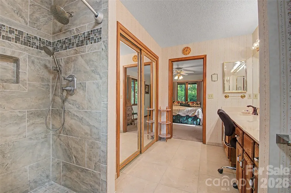 383 Ravenwood Lane Horse Shoe NC 28742