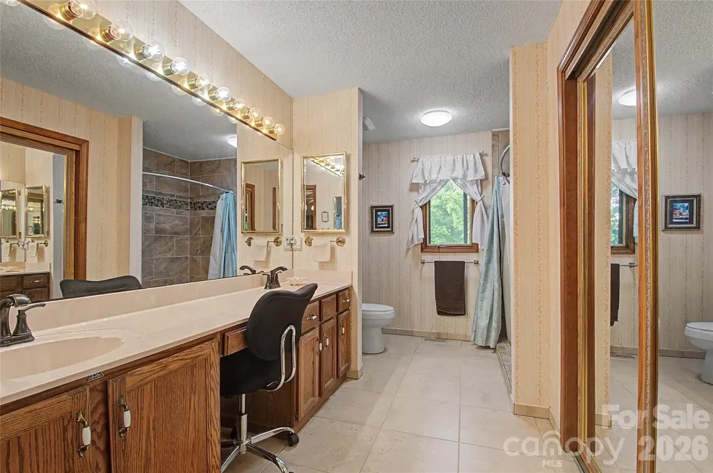 383 Ravenwood Lane Horse Shoe NC 28742