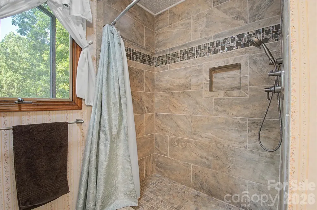 383 Ravenwood Lane Horse Shoe NC 28742