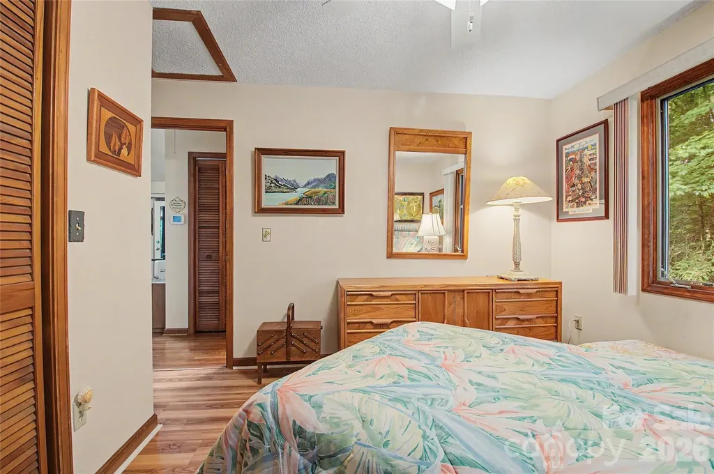 383 Ravenwood Lane Horse Shoe NC 28742