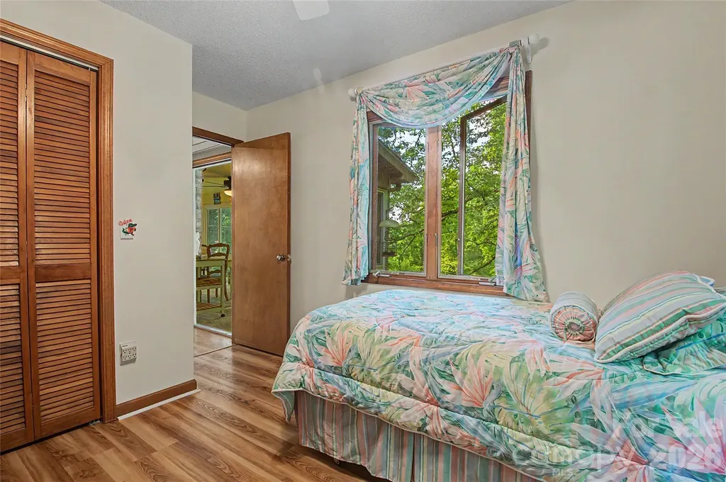 383 Ravenwood Lane Horse Shoe NC 28742
