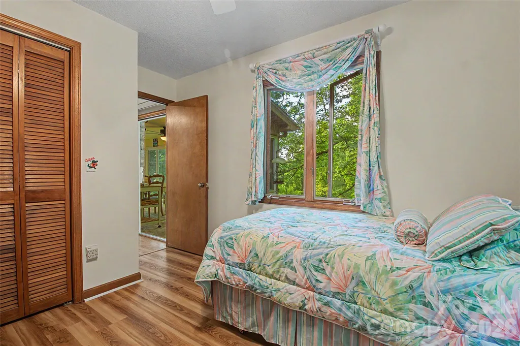 383 Ravenwood Lane Horse Shoe NC 28742