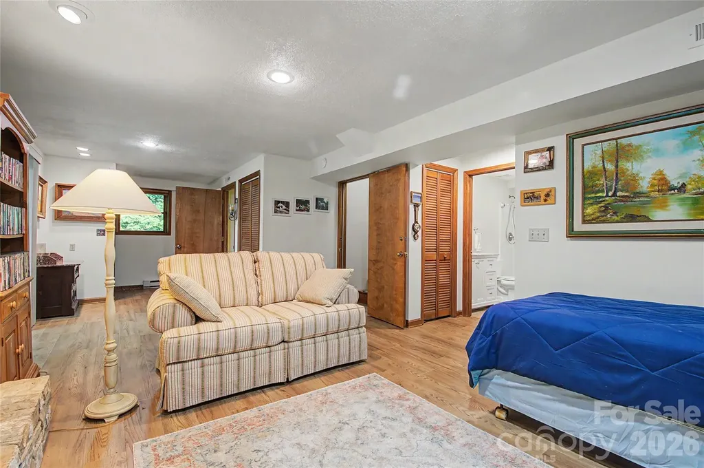 383 Ravenwood Lane Horse Shoe NC 28742