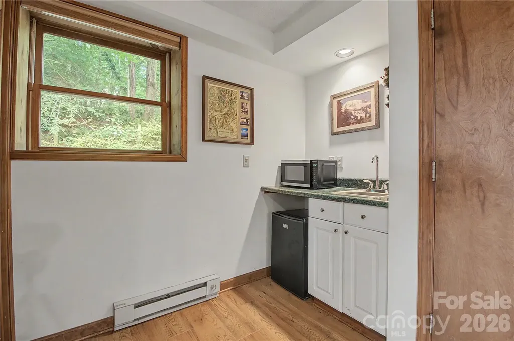 383 Ravenwood Lane Horse Shoe NC 28742