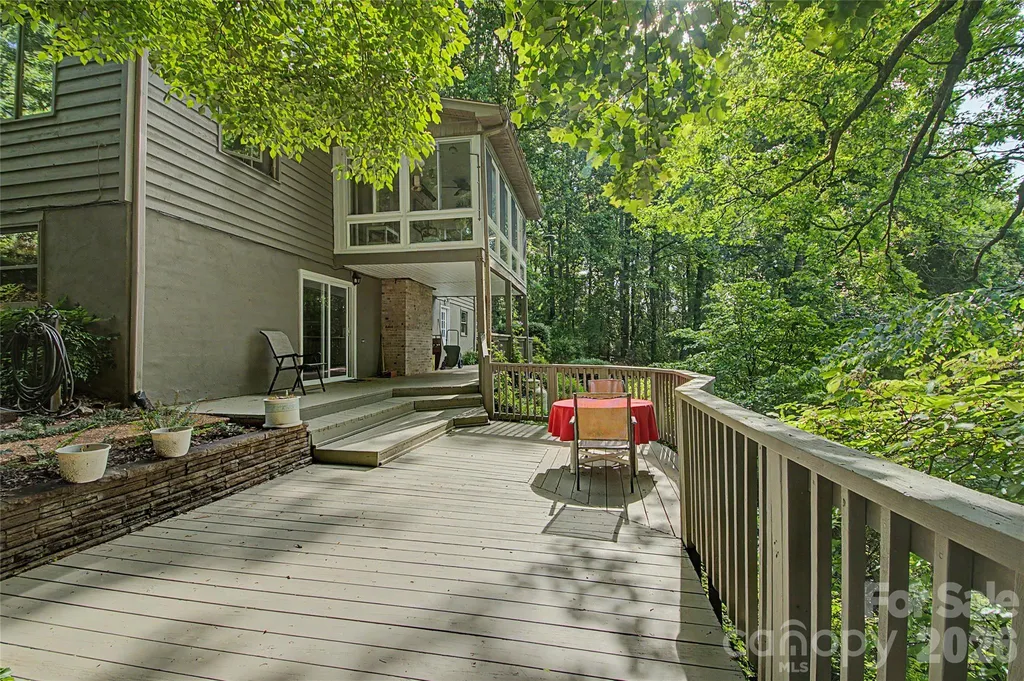 383 Ravenwood Lane Horse Shoe NC 28742