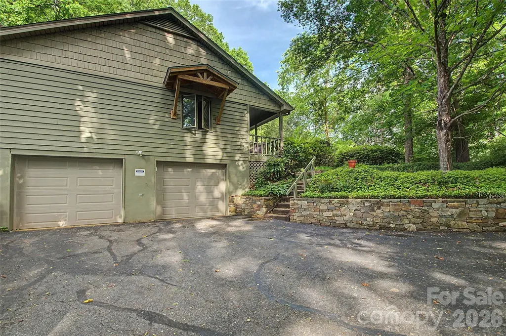 383 Ravenwood Lane Horse Shoe NC 28742