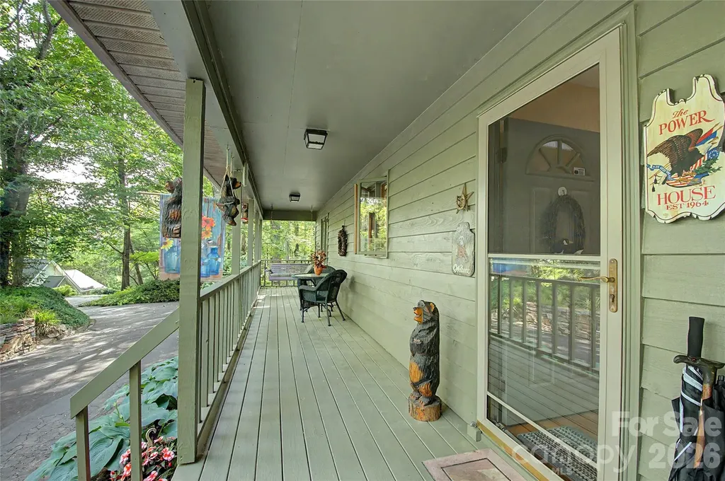 383 Ravenwood Lane Horse Shoe NC 28742