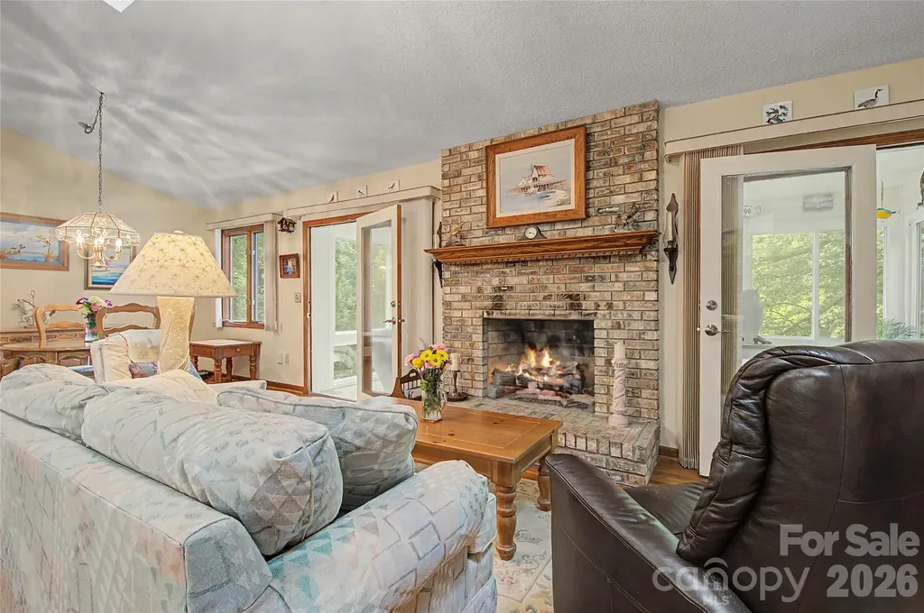 383 Ravenwood Lane Horse Shoe NC 28742