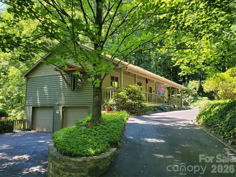 383 Ravenwood Lane Horse Shoe NC 28742