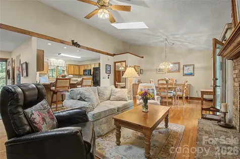 383 Ravenwood Lane Horse Shoe NC 28742