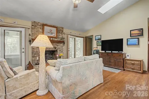 383 Ravenwood Lane Horse Shoe NC 28742