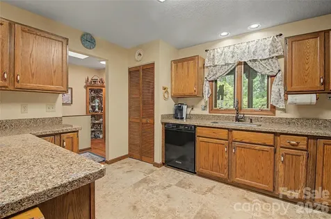 383 Ravenwood Lane Horse Shoe NC 28742